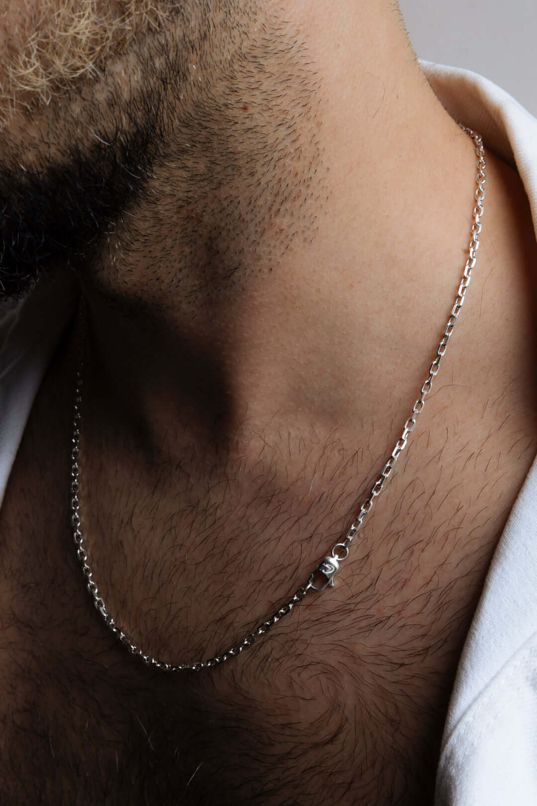 Discover the chain necklace designed for everyday wear with a clean minimalist look