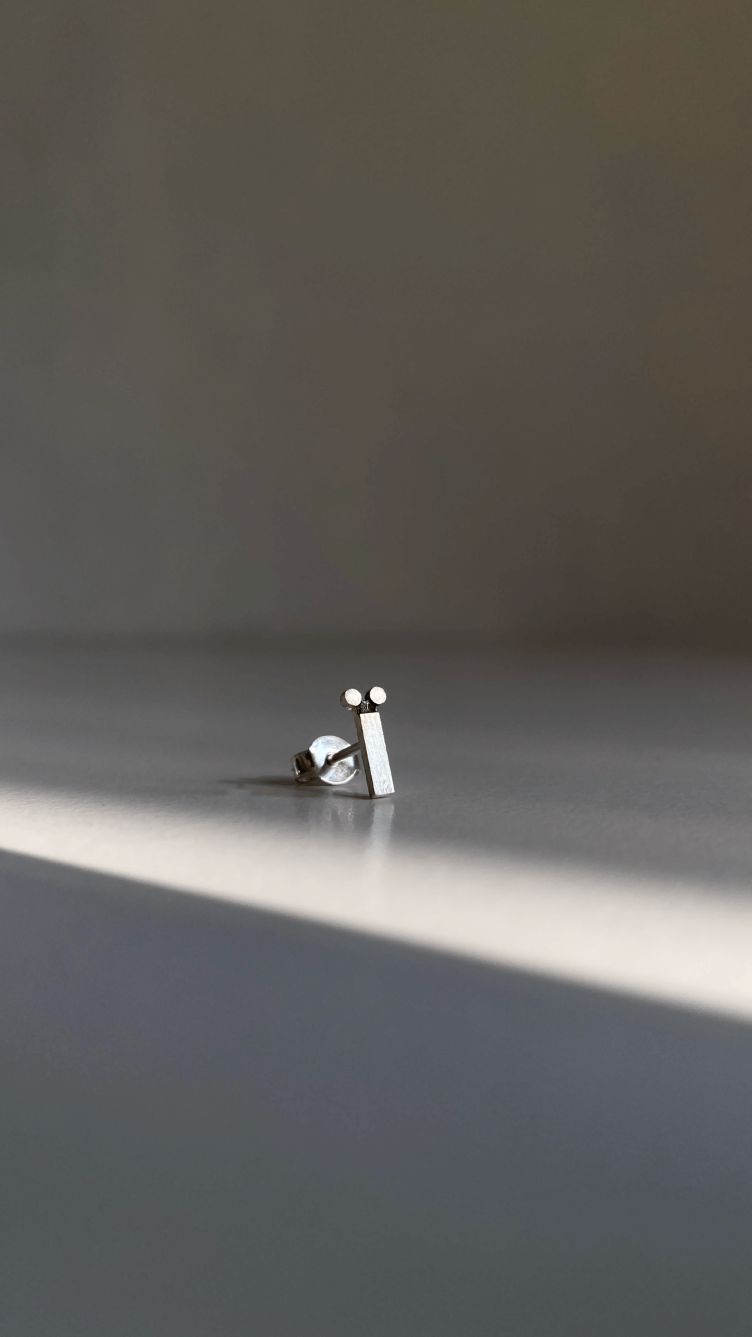 Пусета у формі літери Ї зі срібла 925, символ свободи українців