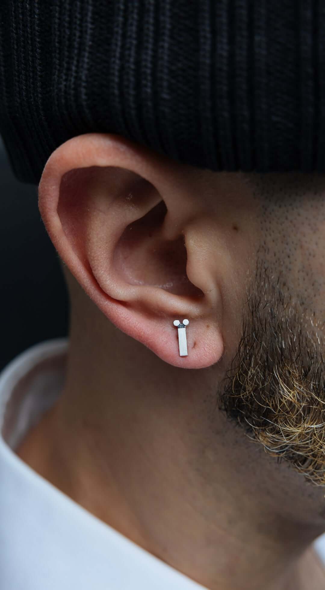 Мінімалістична срібна пусета 925 з літерою Ї, натхненна українською ідентичністю