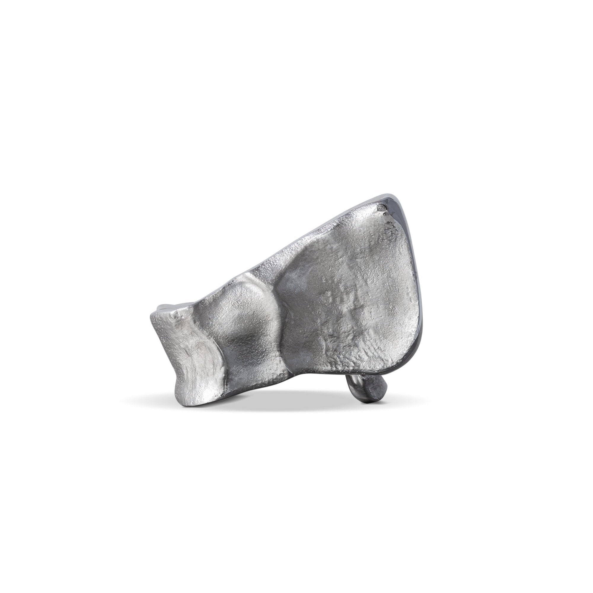 Handcrafted silver ring with an elegant design and delicate details, perfect for everyday wear or as a gift. Material: Sterling Silver