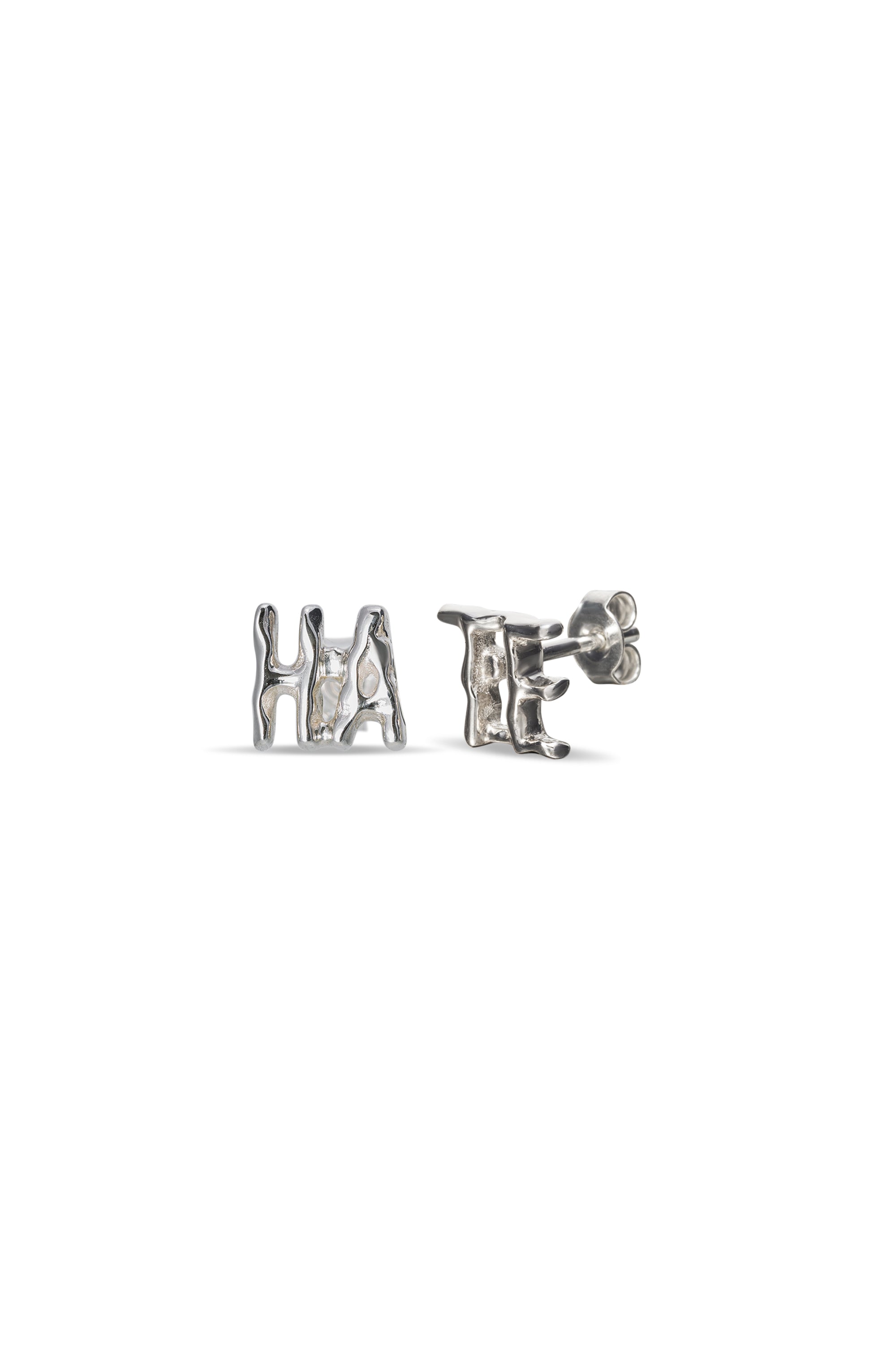 Exquisitely crafted silver earrings featuring delicate details and timeless charm.