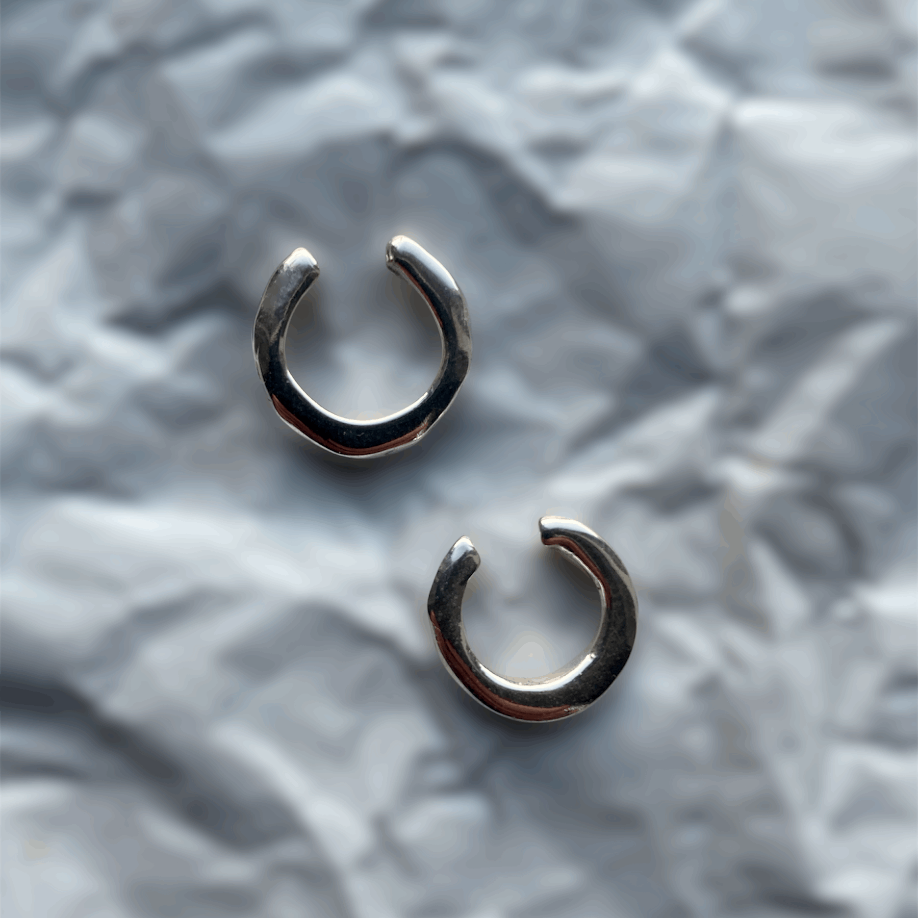 Simple ear cuffs that combine style and comfort for everyday wear.