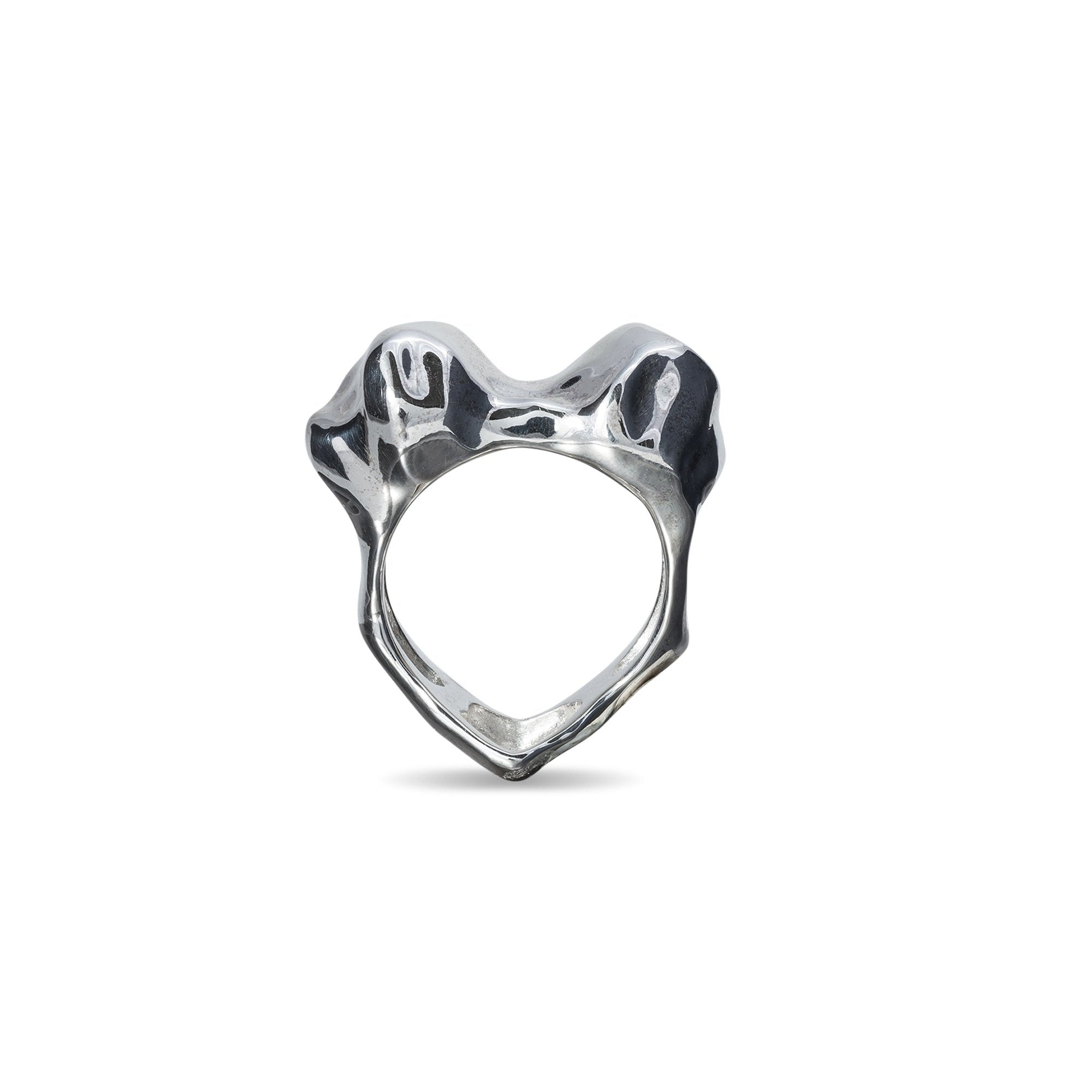 Handcrafted silver ring with an elegant design and delicate details, perfect for everyday wear or as a gift.
Material: Sterling Silver