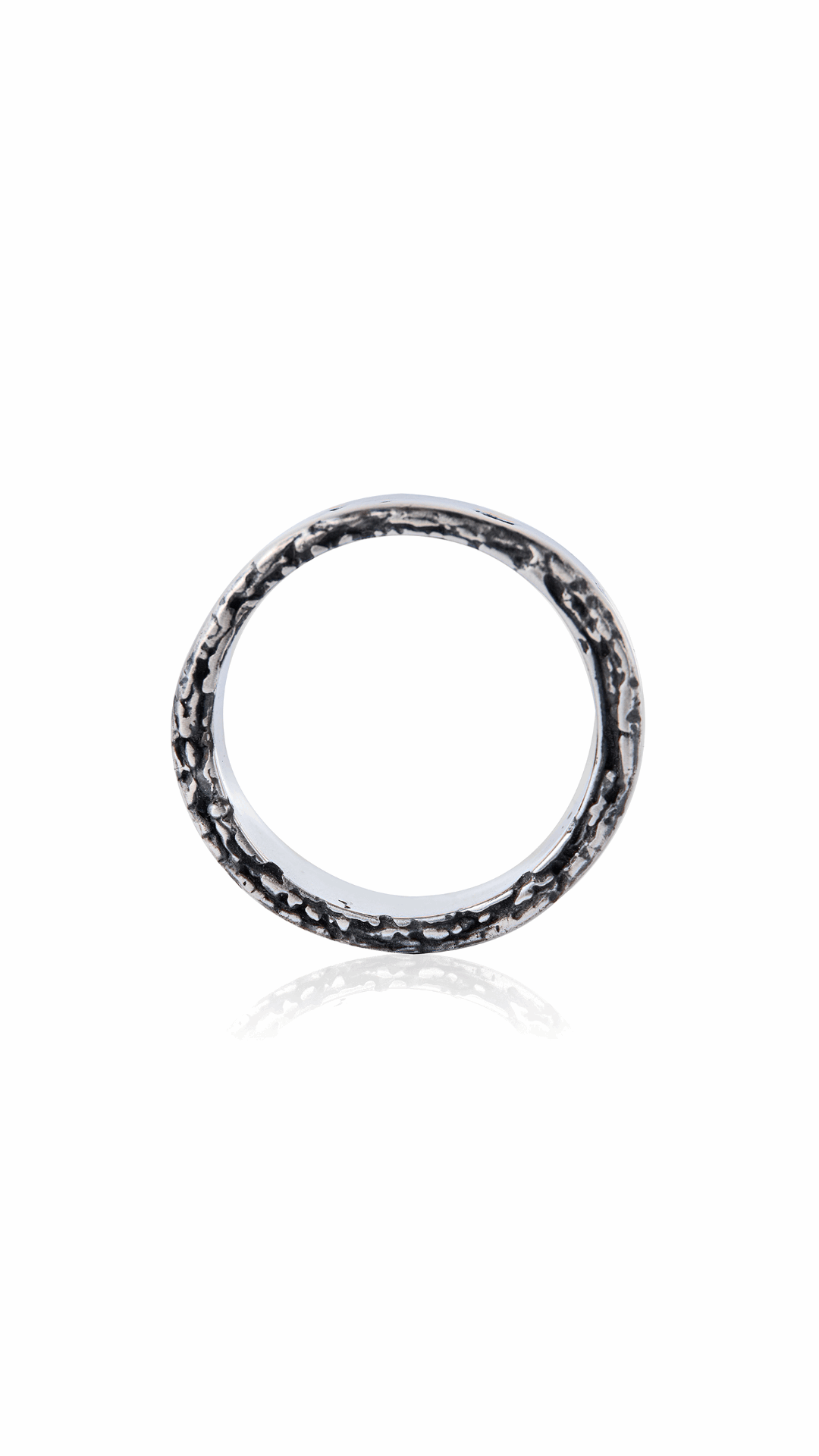 Minimalist men’s ring featuring unique textures and a modern style.