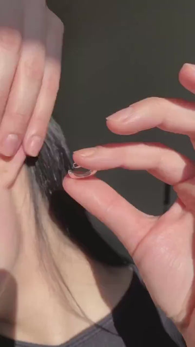 Single Cuff minimalist cuff earring featuring a polished detail held near the ear.